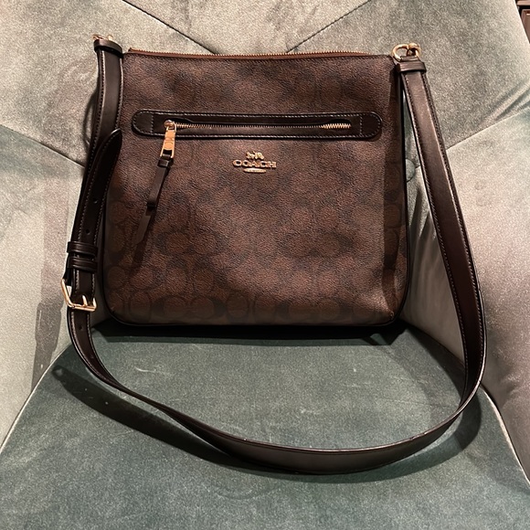 Coach purse - Picture 4 of 7